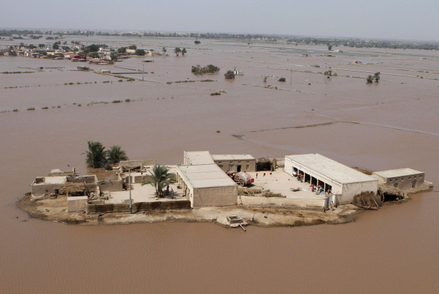 helping hands lgh doctors in narowal to help flood victims helping hands lgh doctors in narowal to help flood victims
