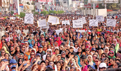 questioning loyalties khushbakht leads protest against pti at teen talwar questioning loyalties khushbakht leads protest against pti at teen talwar