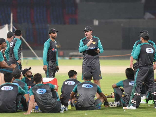 pakistan coach mickey arthur speaks to his team ahead of the t20i series against west indies karachi march 29 2018 photo afp