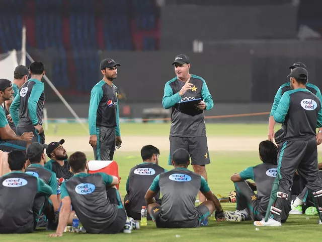 pakistan coach mickey arthur speaks to his team ahead of the t20i series against west indies karachi march 29 2018 photo afp pakistan coach mickey arthur speaks to his team ahead of the t20i series against west indies karachi march 29 2018 photo afp