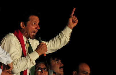 imran calls on karachi to unite in support of pti s campaign