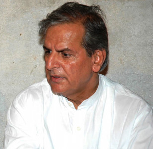 hashmi files nomination papers for na 149 as an independent candidate