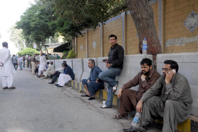 mqm ends sit ins in karachi after detained workers released