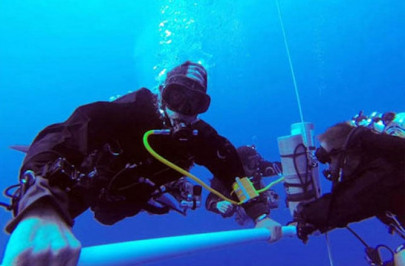 egyptian diver sets new record for deepest scuba dive