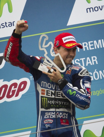lorenzo wins rain hit aragon gp