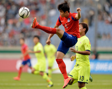 s korea beat japan to reach football semis