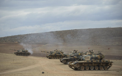 turkey deploys tanks to border as lawmakers to consider anti is action