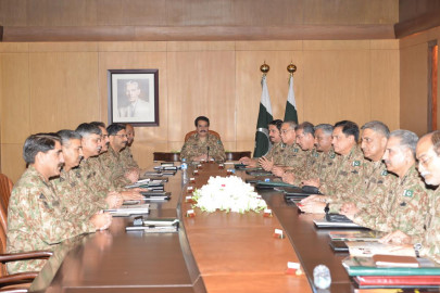 commanders huddle reviews security situation commanders huddle reviews security situation