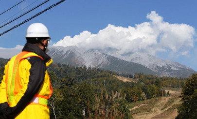 japan volcano dead found crushed between boulders report