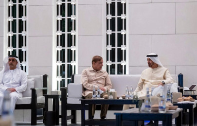 uae s economic team to arrive in pakistan today