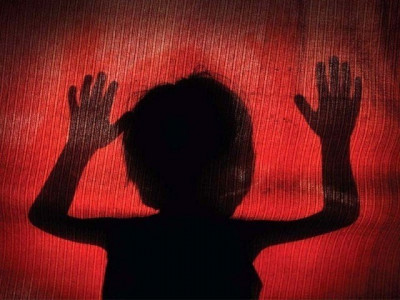 unstable woman throws daughters into water tank unstable woman throws daughters into water tank