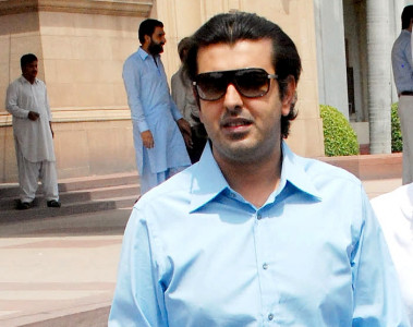 murder case gilani s guard sent on 14 day judicial remand