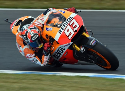 motogp leader marquez struggles as dovizioso leads