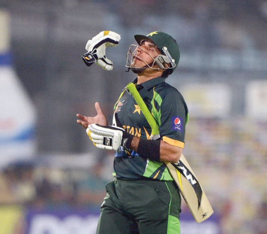 misbah vows to fight on after australia defeat misbah vows to fight on after australia defeat