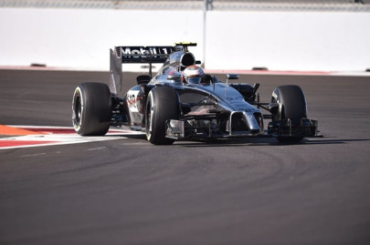 hamilton beats rosberg to russian gp pole