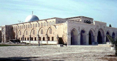 palestinians police clash at jerusalem flashpoint