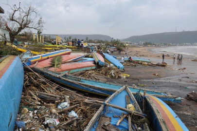 death toll hits 22 from deadly india cyclone