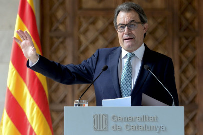 spain s catalonia calls off independence referendum