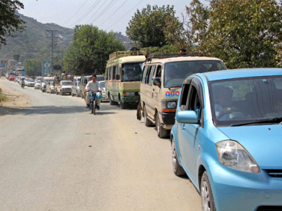 queued up commuters face prolonged checks at swat s entry points