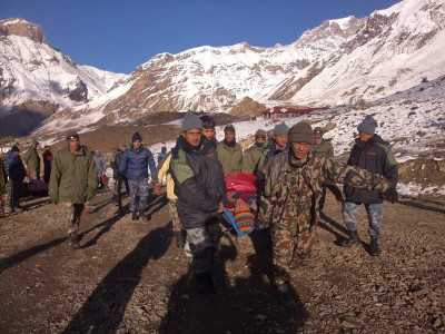 rescuers airlift 154 to safety after deadly nepal storm
