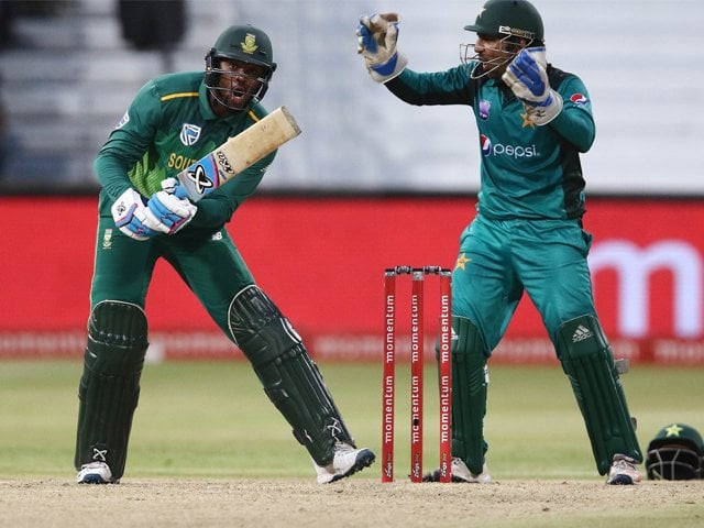 andile phehlukwayo played a crucial hand with the bat south africa v pakistan 2nd odi durban january 22 2019 photo afp