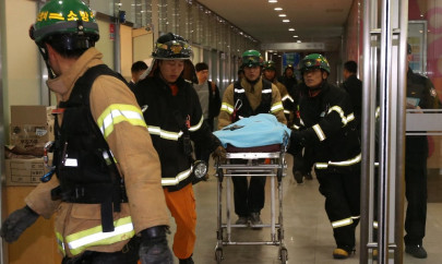 16 killed in collapse at s korea pop concert