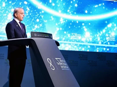 pm shehbaz invites global investors to invest in pakistan s future