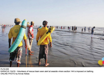 back in business karachi flocks to favourite picnic spot as sea view opens for public