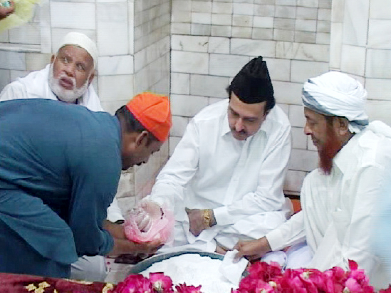 spiritual ecstasy devotees throng baba farid s urs in pakpattan