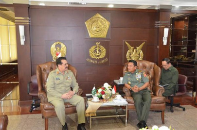 general raheel discusses regional security issues with indonesian military chief