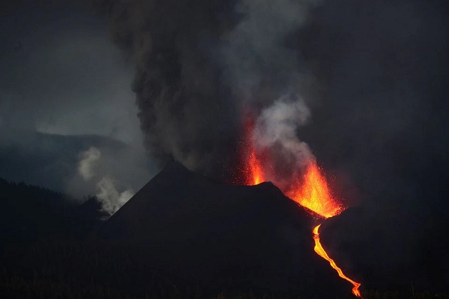 the cumbre vieja volcano spews lava and smoke as it continues to erupt on the canary island of la palma as seen from tacande spain october 12 2021 photo reuters