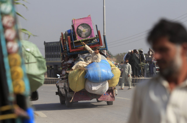 civilians flee as army steps up khyber offensive on taliban civilians flee as army steps up khyber offensive on taliban