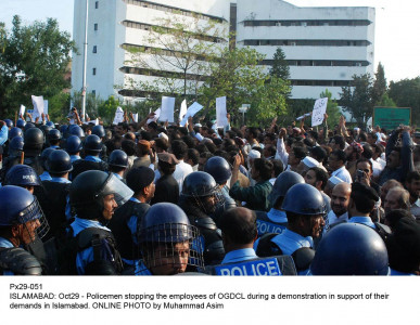 protesting outside ecp police register case against pti workers