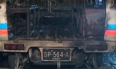 grenade attack on police van in karachi injures two constables