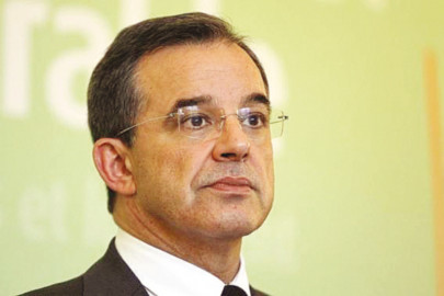 french politicians go undercover to uncover real world problems