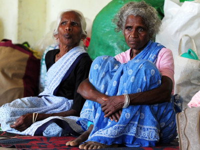 pakistan sends relief goods for landslide victims in sri lanka pakistan sends relief goods for landslide victims in sri lanka