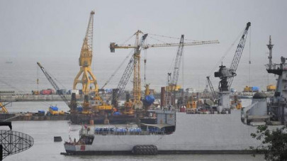 india withdraws two warships from kolkata amid militant alert