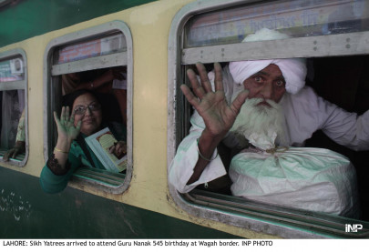 celebrating guru nanak 3 000 sikhs from peshawar travel to lahore celebrating guru nanak 3 000 sikhs from peshawar travel to lahore