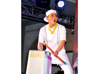 bridging communication barriers korean artists provide capital with laugh riot bridging communication barriers korean artists provide capital with laugh riot