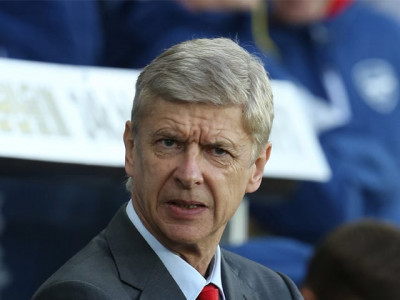 premier league title is chelsea s to lose wenger