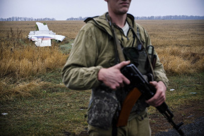 fears grow of all out war in ukraine as mh17 families mourn