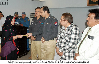 in the line of duty heirs of fallen officers receive cheques