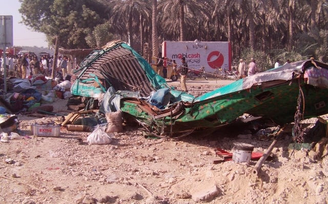 59 killed 18 injured as bus collides with truck near khairpur 59 killed 18 injured as bus collides with truck near khairpur