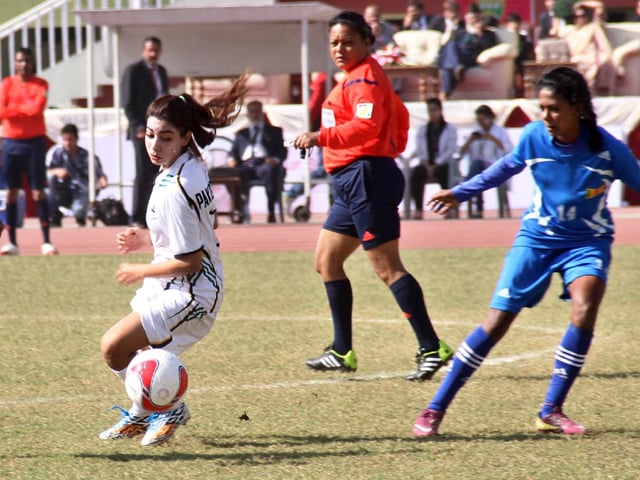 saff championship pakistan women s football team lose opener 2 1