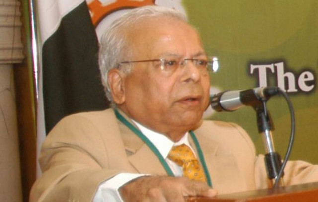 ishrat husain teaches more than a thing or two about the economy ishrat husain teaches more than a thing or two about the economy