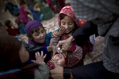 travel restricted for pakistanis without polio certificate says ihc