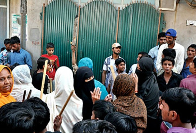 dissatisfied consumers mna s house targeted in gas supply protest