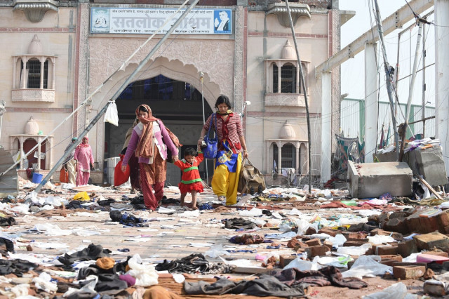 six dead after police storm india guru s ashram six dead after police storm india guru s ashram