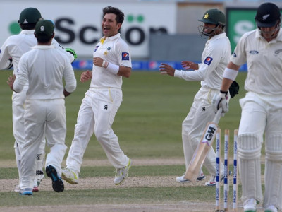 nothing to choose sarfraz spinners bring pakistan back into the match