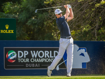 stenson on track to defend world tour title
